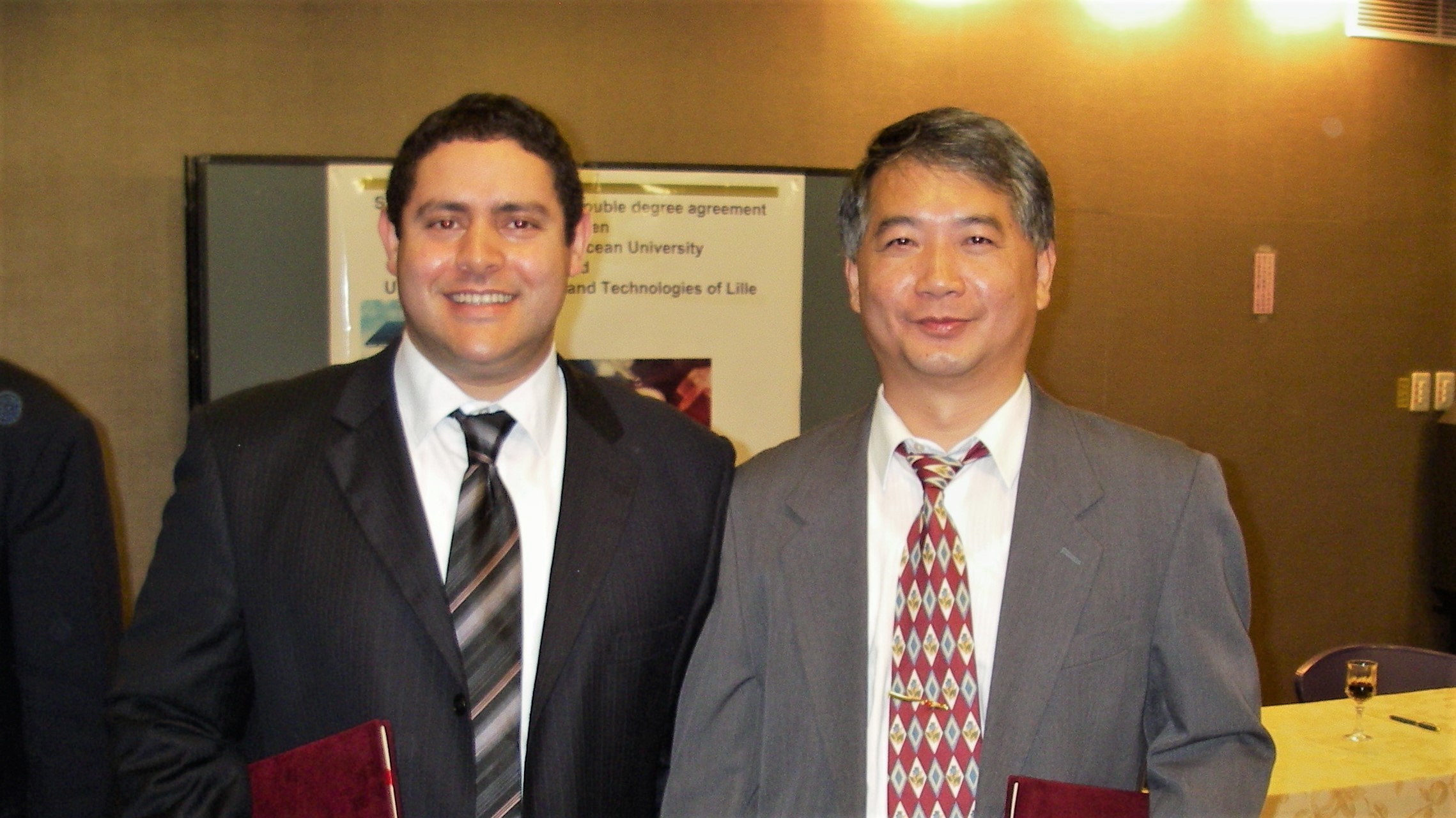 海大黃將修特聘教授(右)與法國Sami Souissi教授(左)獲第22屆台法科技獎