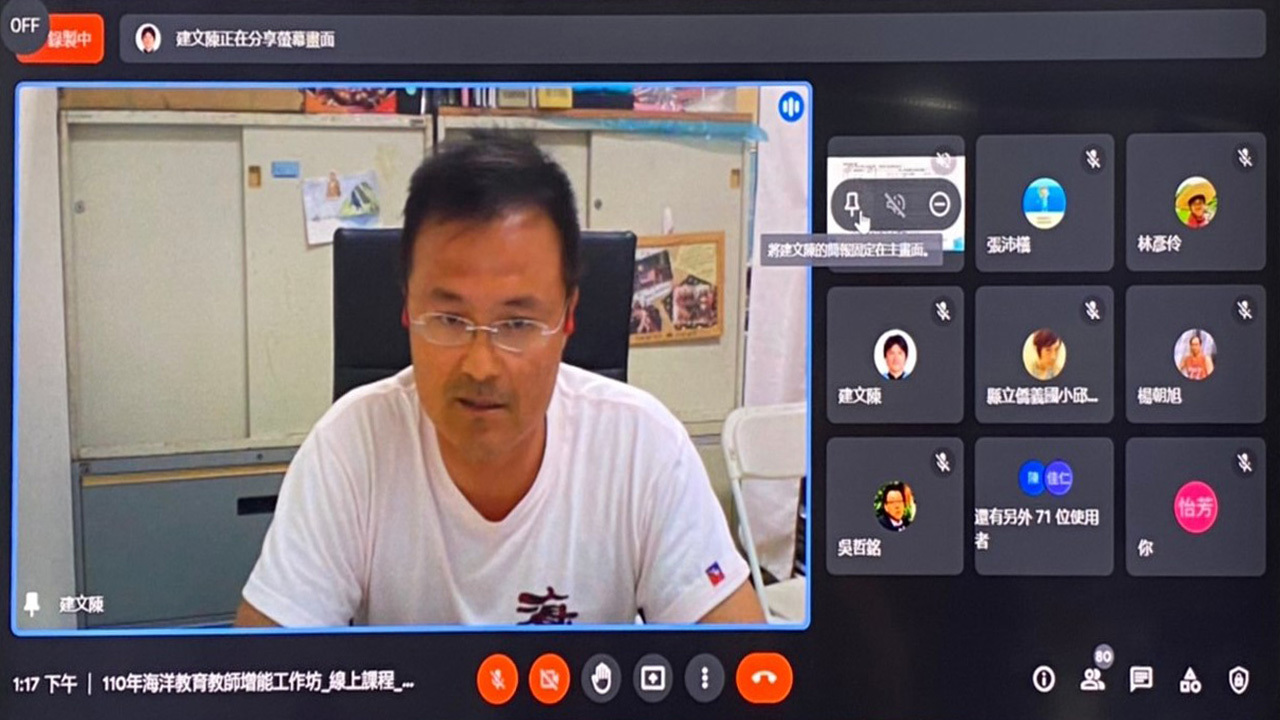 陳建文講師介紹獨木舟運動及分享帶家人共同參與獨木舟的經驗