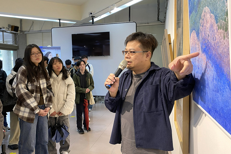 海大邀藝術家羅尊個展及講座《大海漫遊》展現膠彩工藝美學